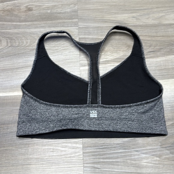 Victoria’s Secret Women's Sports Bra size small - Picture 3 of 4